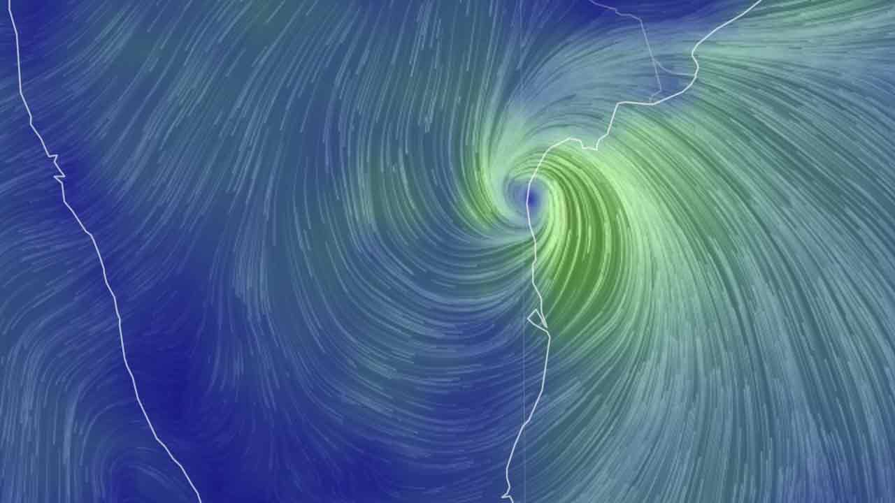 Michaung Cyclone | బాపట్ల సమీపంలో తీరాన్ని తాకిన మిగ్‌జాం తుఫాను